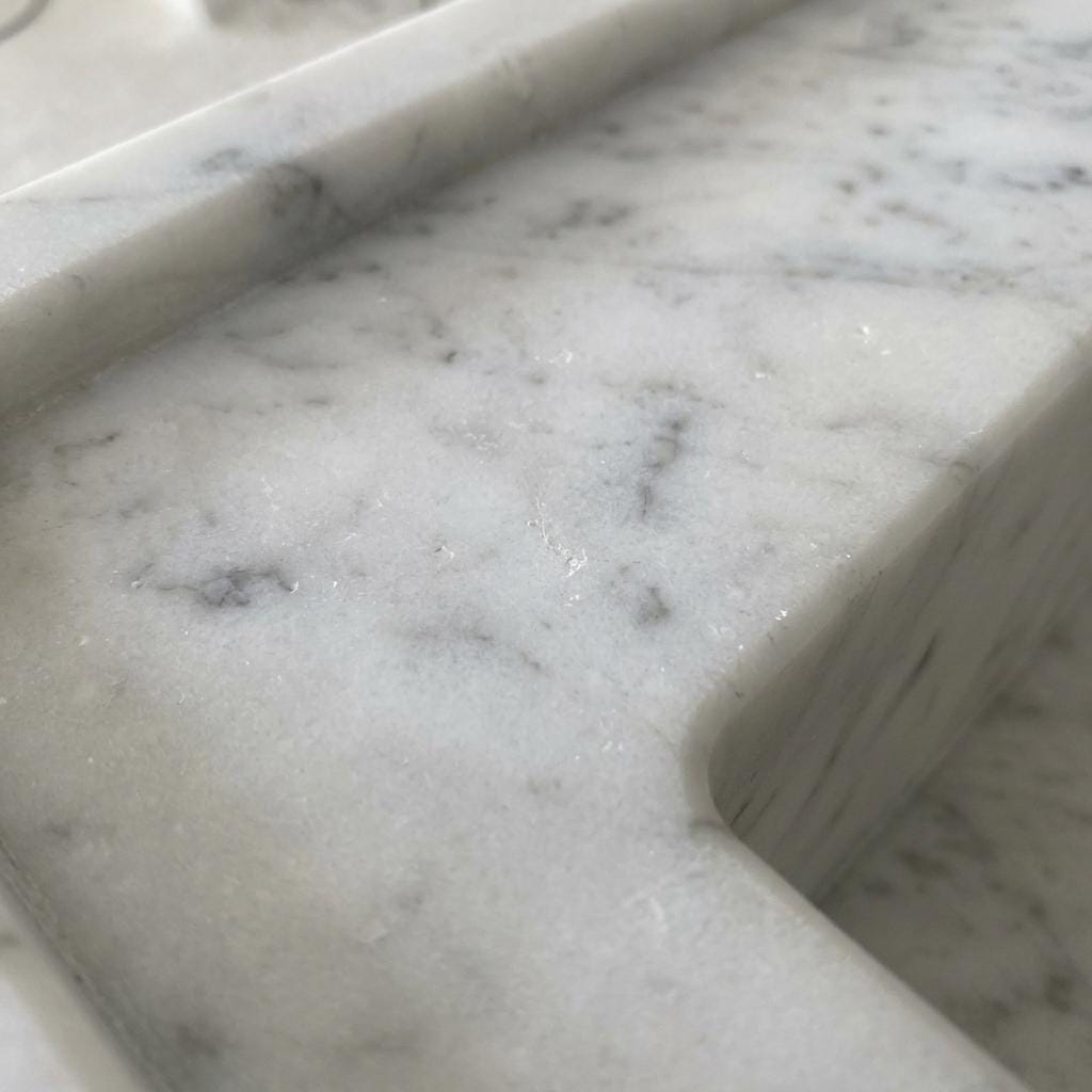 Carrara White Marble wall mount sink — close-up of marble veining (photo 15)