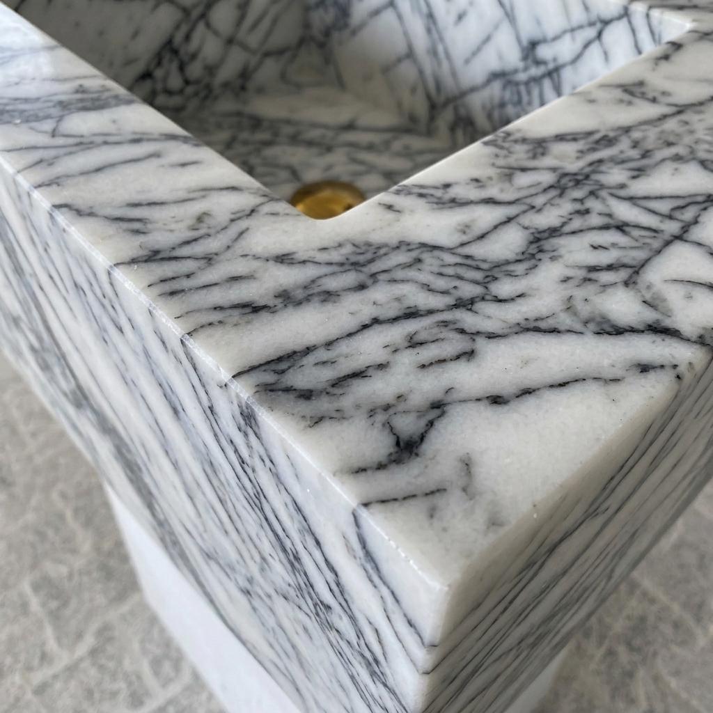 Lilac Marble wall mount sink — close-up of marble veining (photo 15)